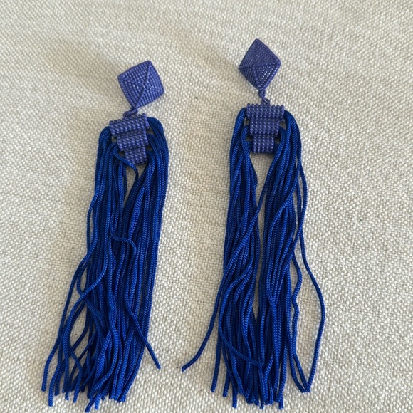 Royal blue fringe posts. - Picture 2 of 4